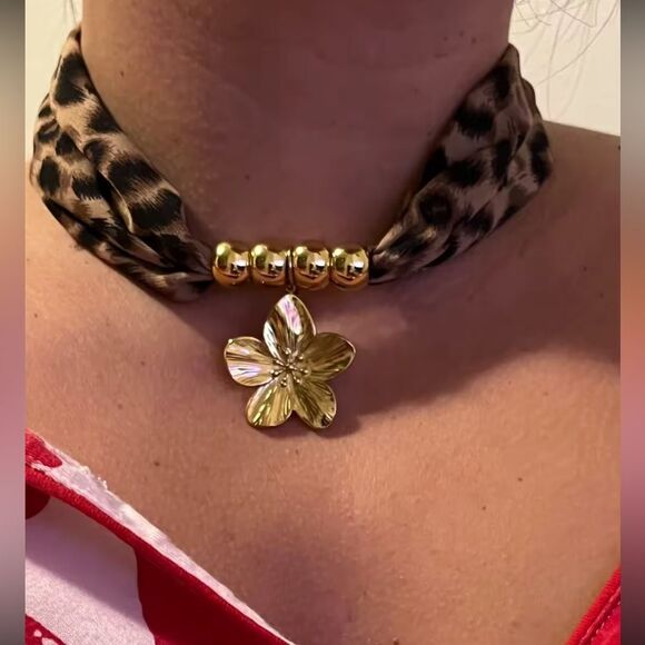 Leopard Print Scarf Necklace with Gold Flower Pendant Bold & Elegant Statemet - Picture 10 of 10
